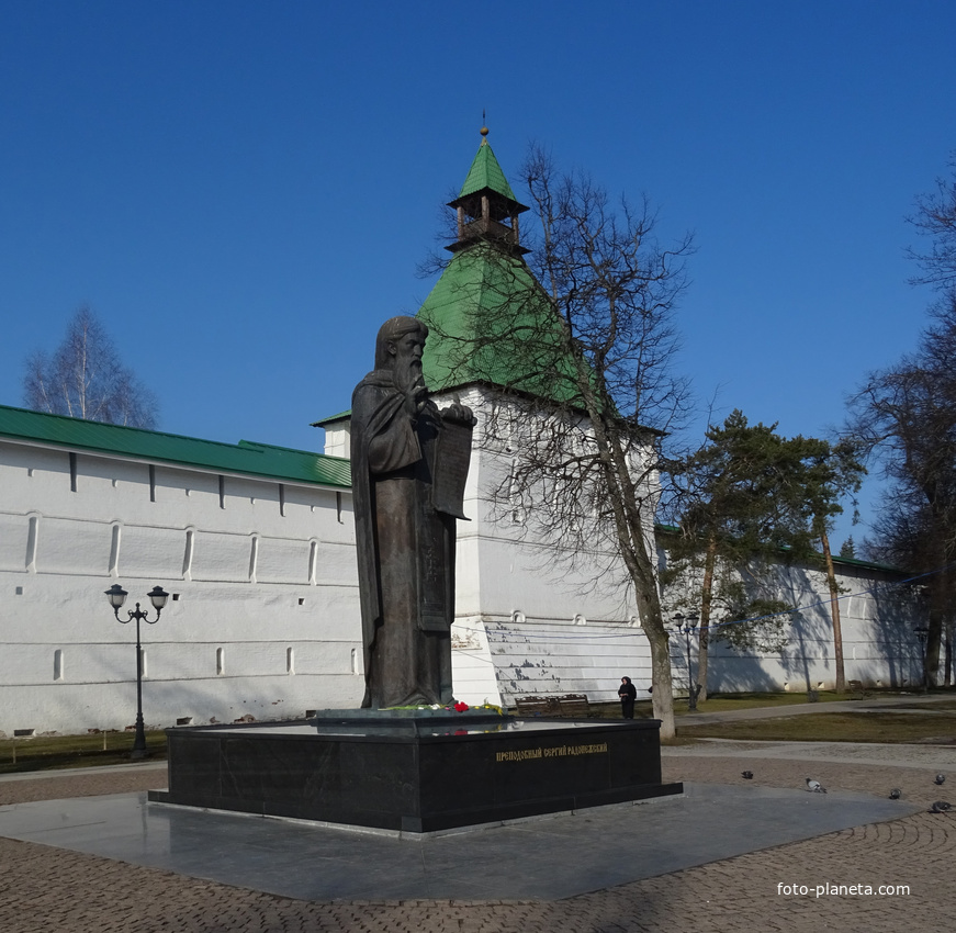 Памятник Преподобному Сергию Радонежскому