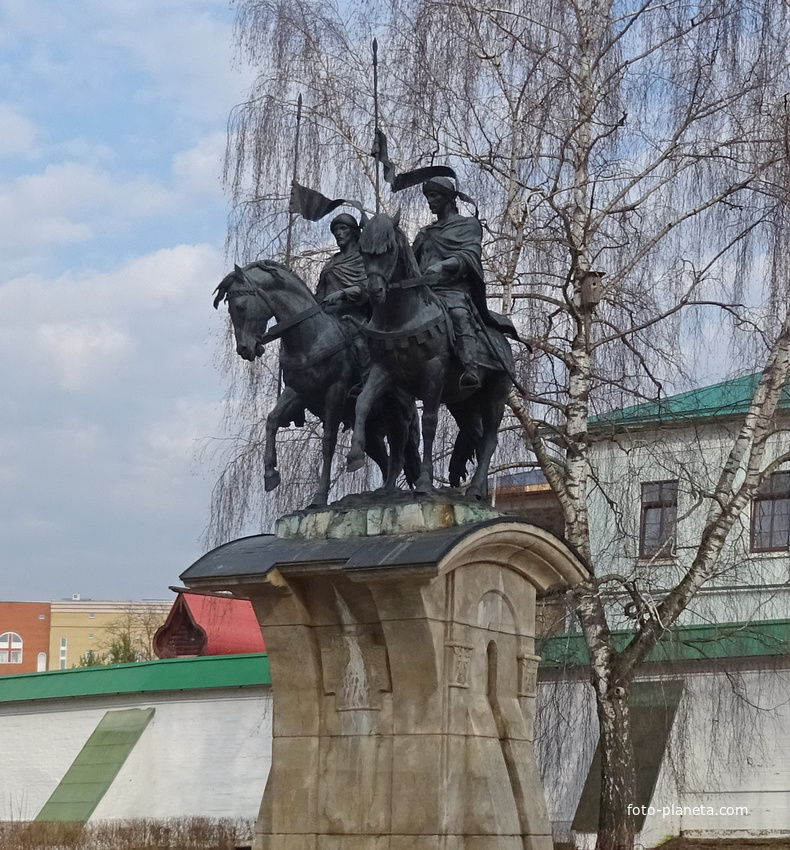 Борисоглебский мужской монастырь. Памятник Борису и Глебу.