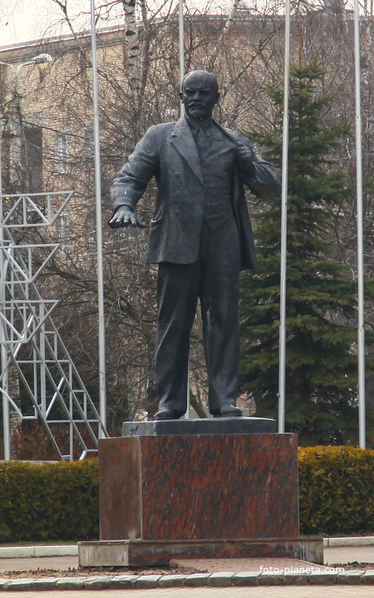 Советская площадь. Памятник Ленину В,И.