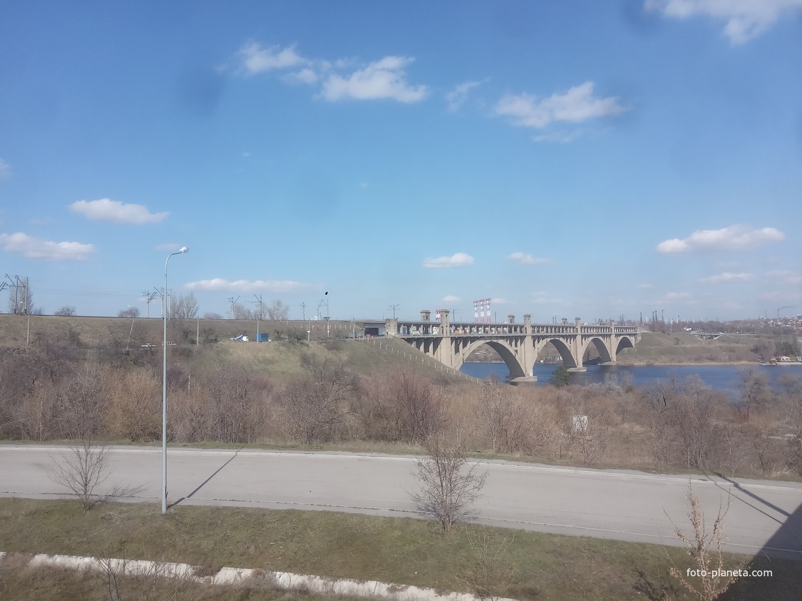 Двухъярусный железнодорожно-автомобильный мост Преображенского через реку Днепр.