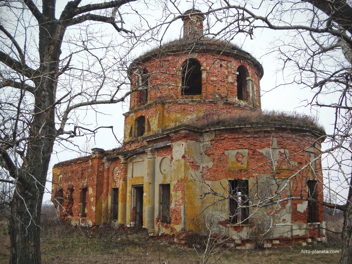 Половнёво. Церковь Сергия Радонежского - единственная оставшаяся в селе постройка.