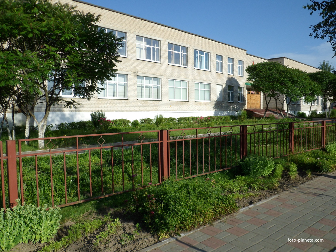 Школа (Краснадворцы)