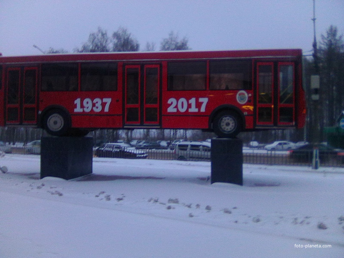 Памятник автобусу ЛиАЗ-5256 в Ликино-Дулёво
