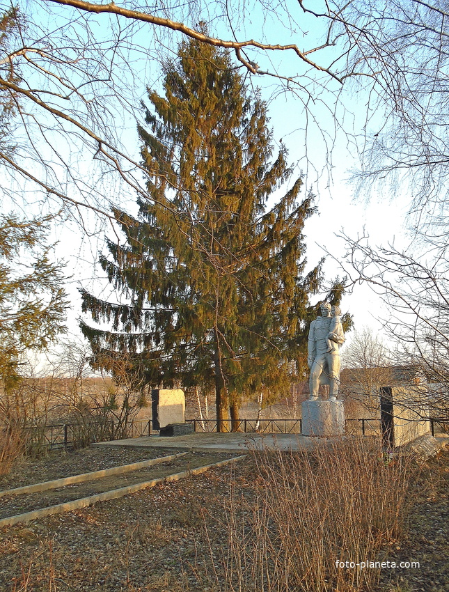 Скнятиново. Памятник воинам Великой Отечественной войны.