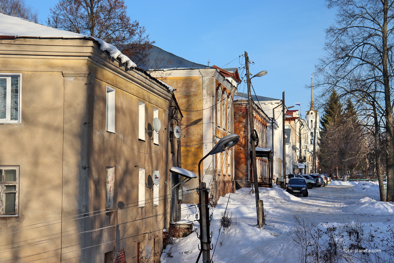 Старые дома 19 века на площади Ленина.