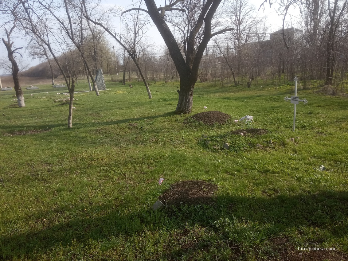Воинские захоронения около станции Павлоград-2.
