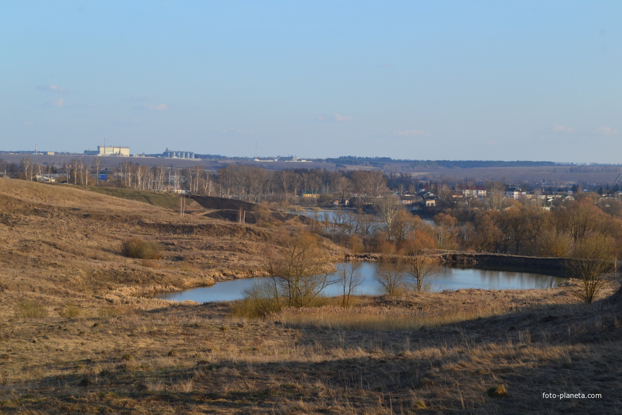 Вид на посёлок Кромы со стороны деревни Пушкарная