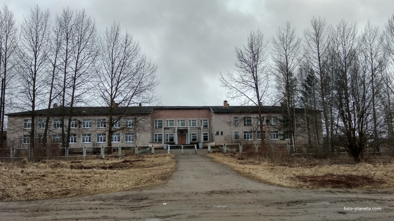 здание школы в д. Спасское
