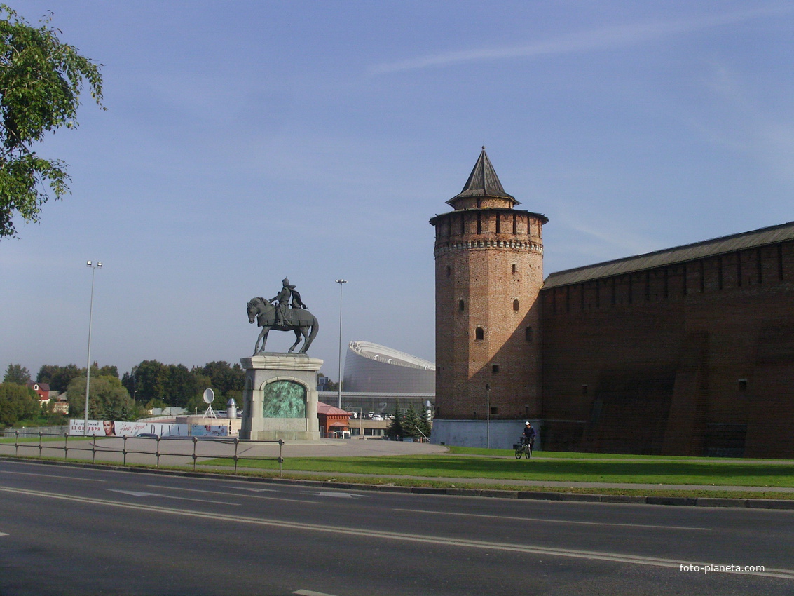 Памятник Дмитрию Донскому у Коломенской (Маринкиной) башни