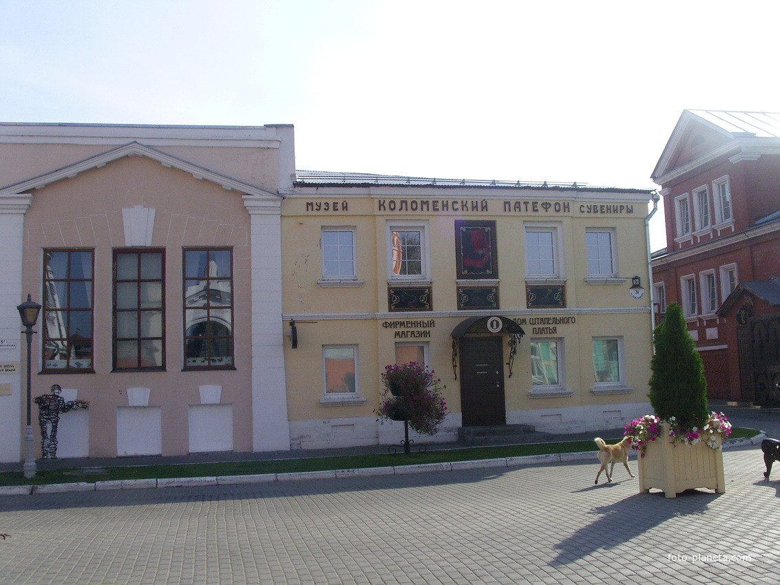 На улице Лажечникова