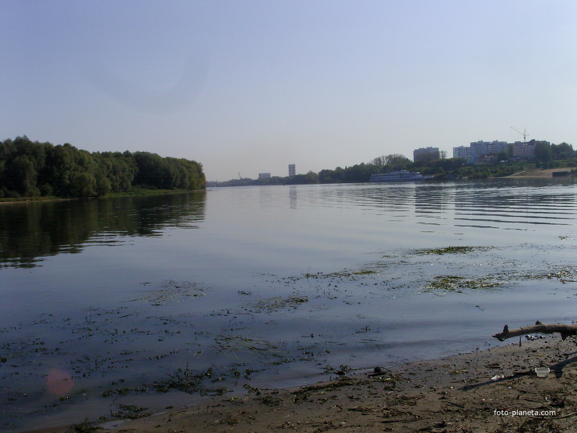 Стрелка рек Москвы (слева) и Оки
