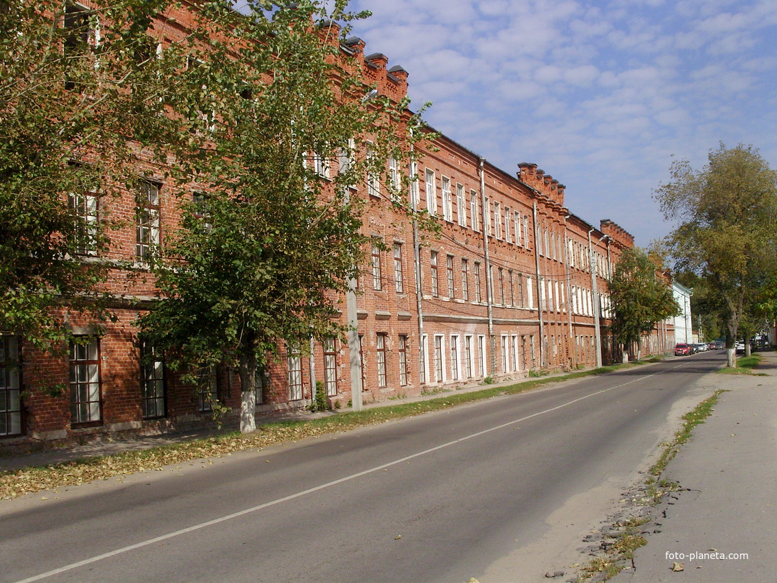Корпус бывшего завода «Текстильмаш» на Уманской улице (удалена штукатурка для восстановления исторического вида)