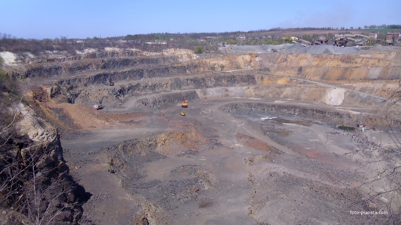 Хлыстуновский гранитный карьер.