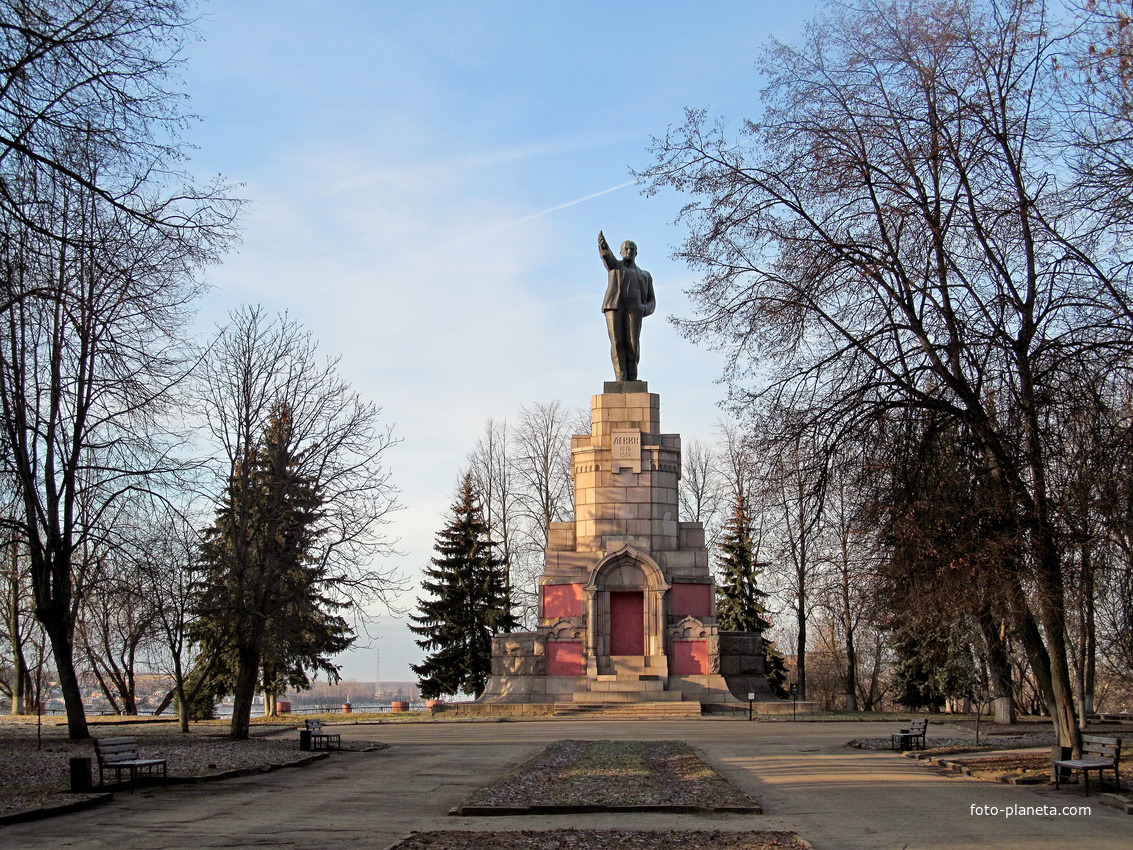 Памятник Ленину.