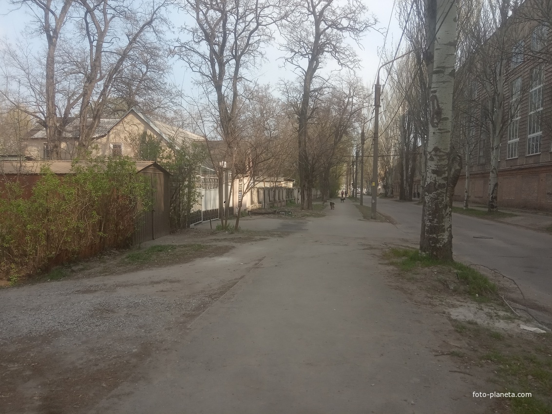 Улица Сергея Серикова- многолетнего директора Запорожского автозавода.