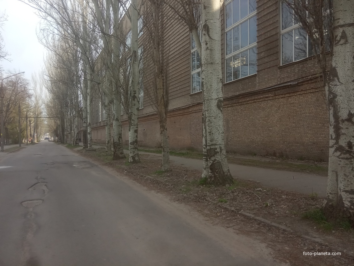 Улица Сергея Серикова-многолетнего директора Запорожского автозавода.