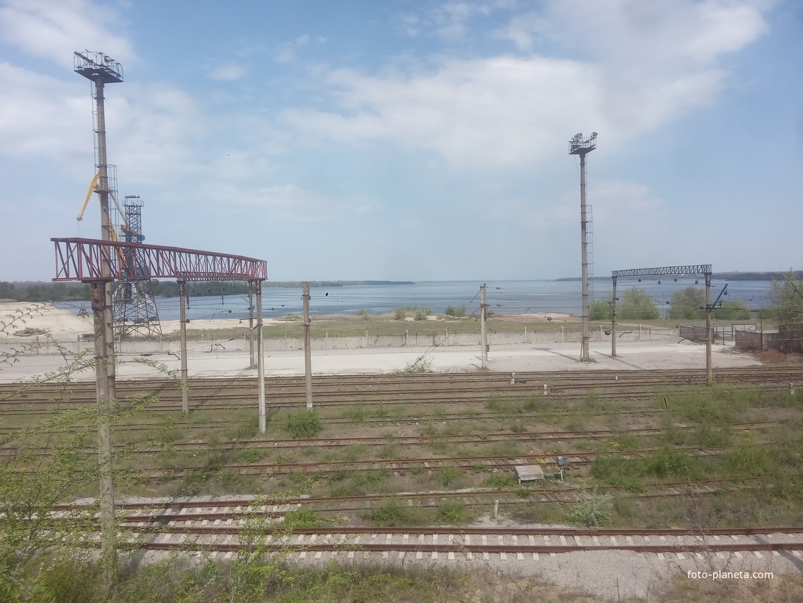 Вид на Днепровское водохранилище, созданное плотиной ДНЕПРОГЭСА