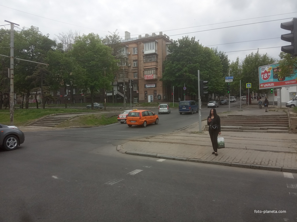 Перекресток улиц  Михаила Грушевского и Святослава Храброго.