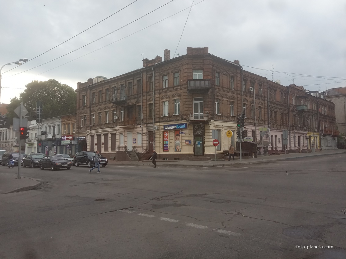 Перекресток улиц Харьковской и Липинского.