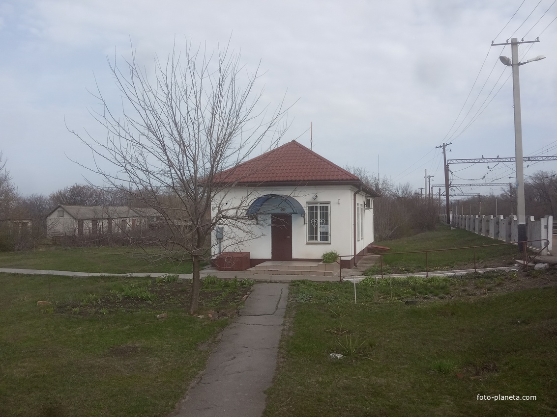 Железнодорожная станция Новогупаловка. Служебное Здание.