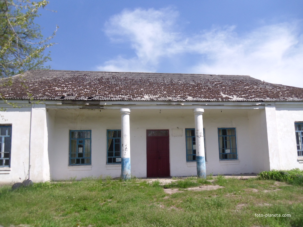 Бывшая школа села Стримовка.