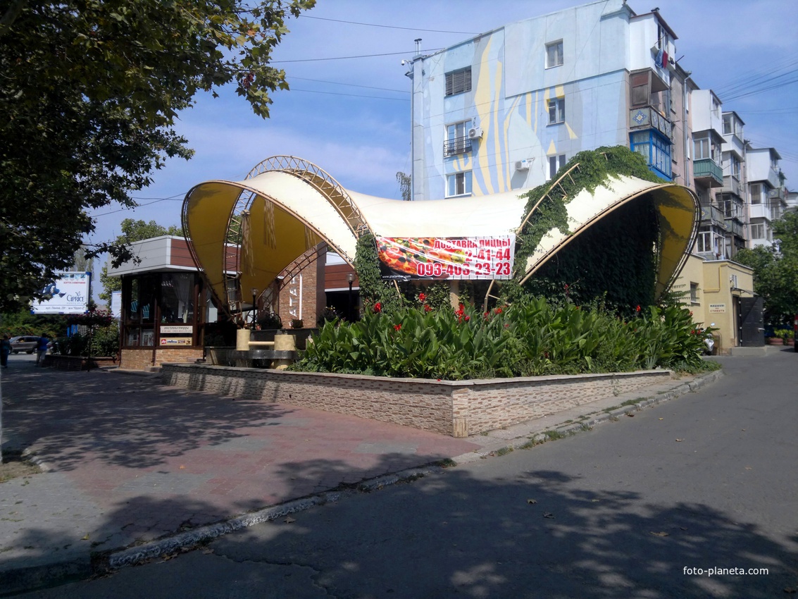 Черноморск. Кафе-бар &quot;Платан&quot;.