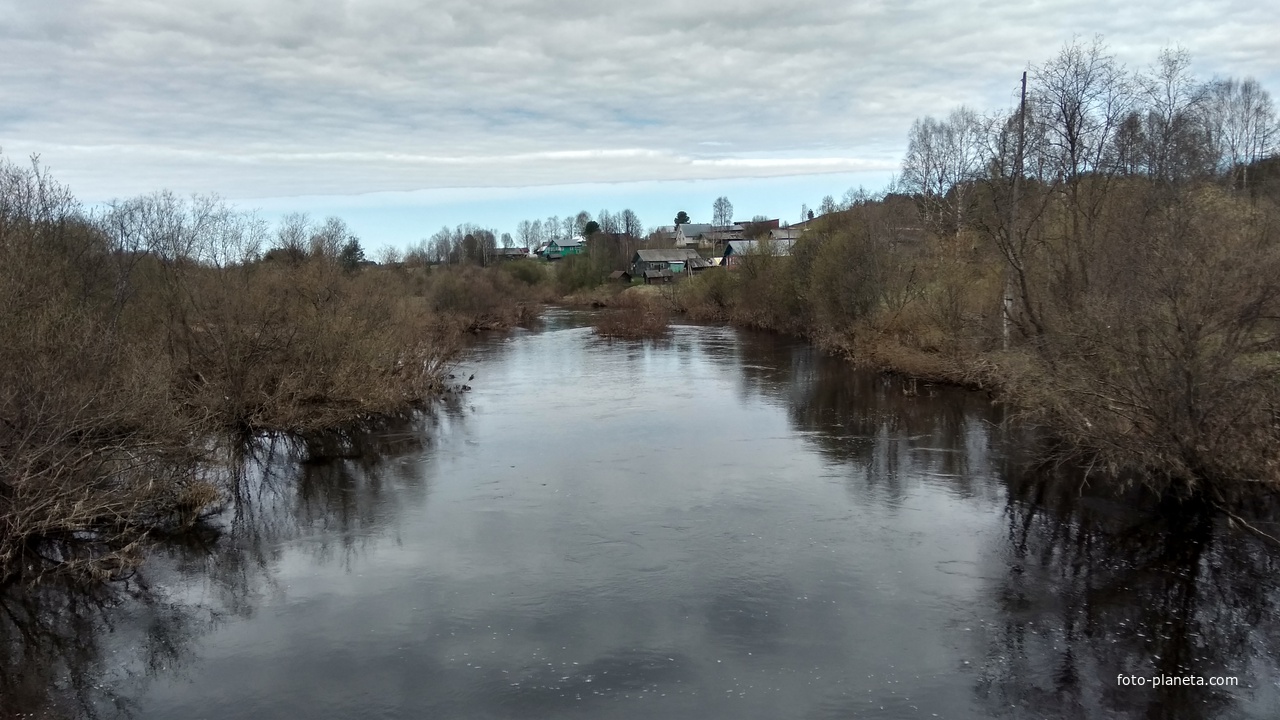 река Уфтюга в д. Власьевская. май 2020 г.