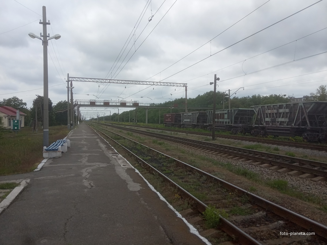 Перрон железнодорожной станции Орловщина.
