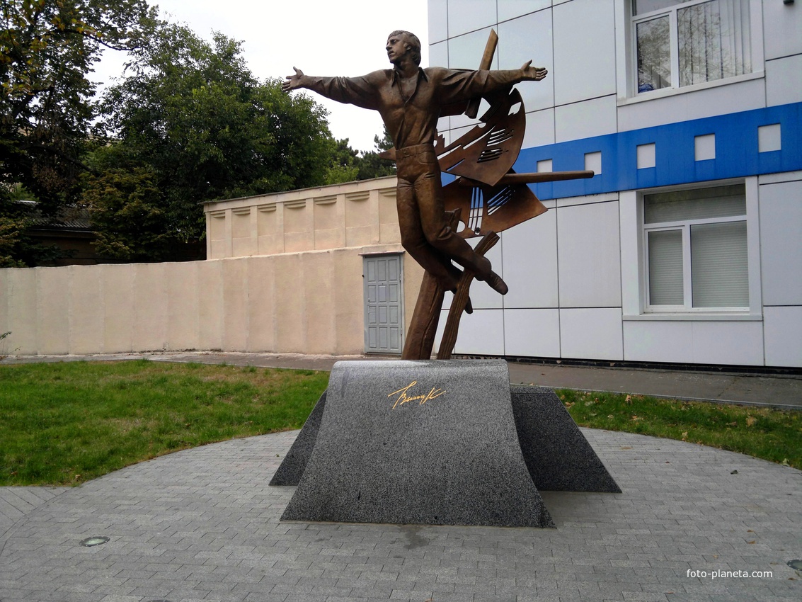 Памятник Владимиру Высоцкому.