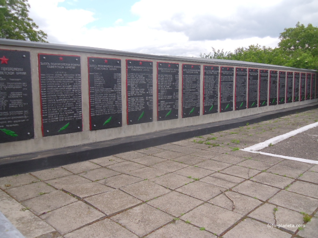 Плиты с именами погибших воинов, освободителей села Богдановка.
