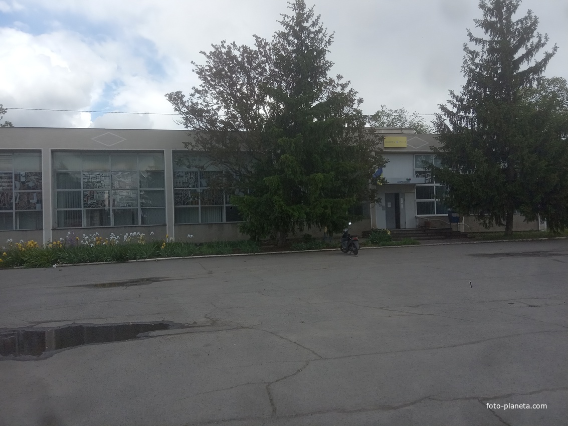 Почта и Укртелеком.