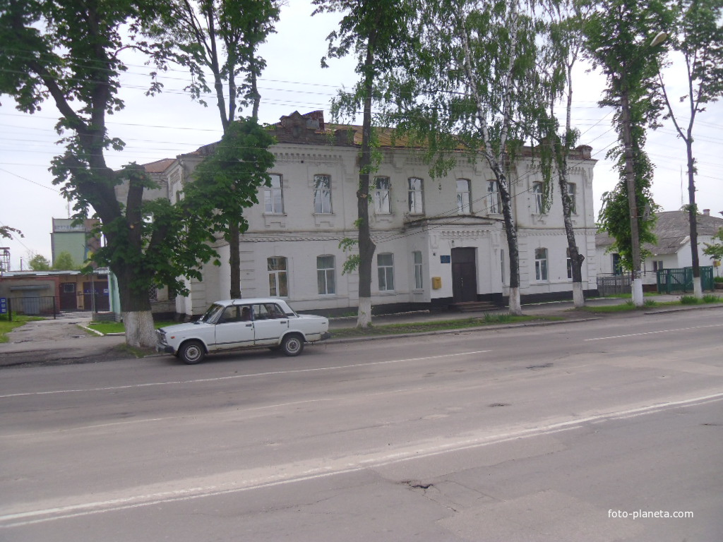 Дом, в котором находился штаб 80-й гвардейской стрелковой дивизии 1944г. / Сейчас центр детского и юношеского творчества.