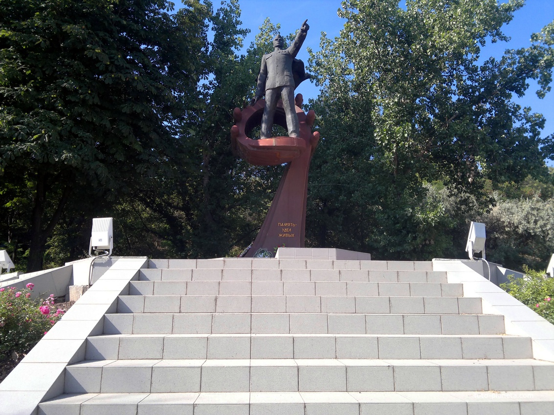 Памятник Александру Ивановичу Маринеско.