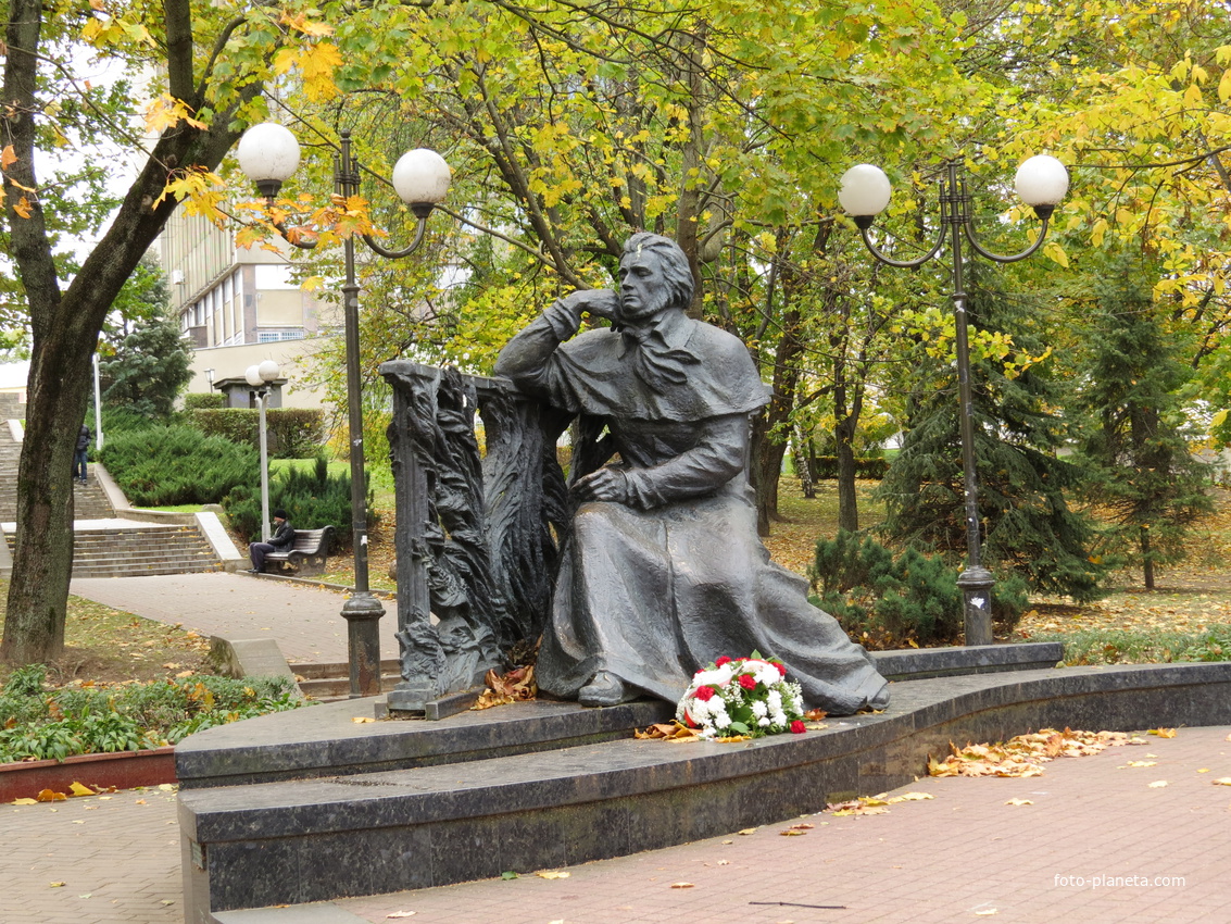 Памятник Адаму Мицкевичу г. Минск