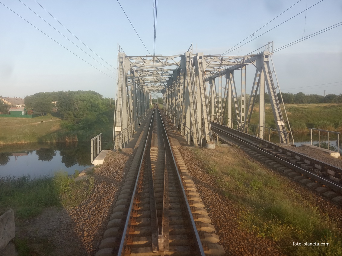 Лозово-Севастопольский железнодорожный путь. Мосты через реку Волчья.