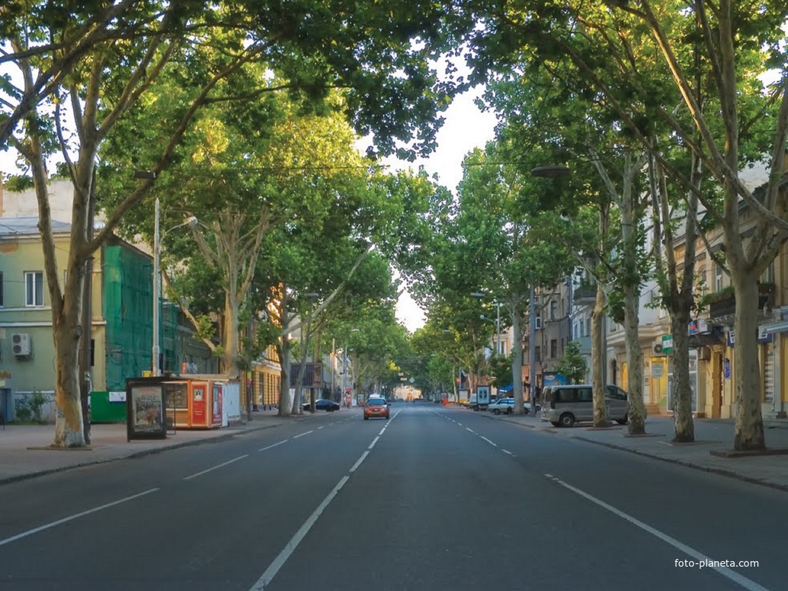 Ул. Ришельевская летом.