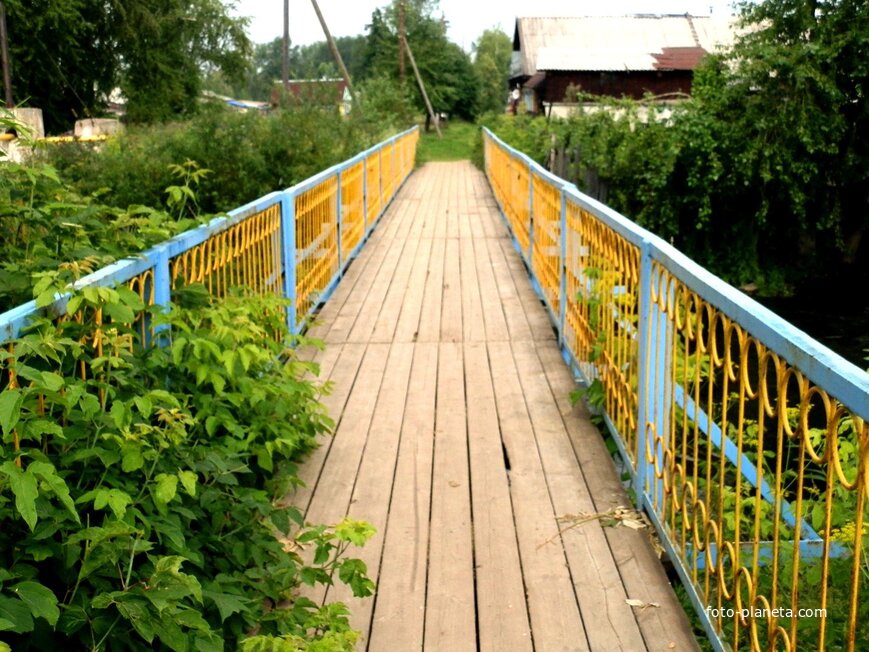 Пешеходный мост через реку Нейва