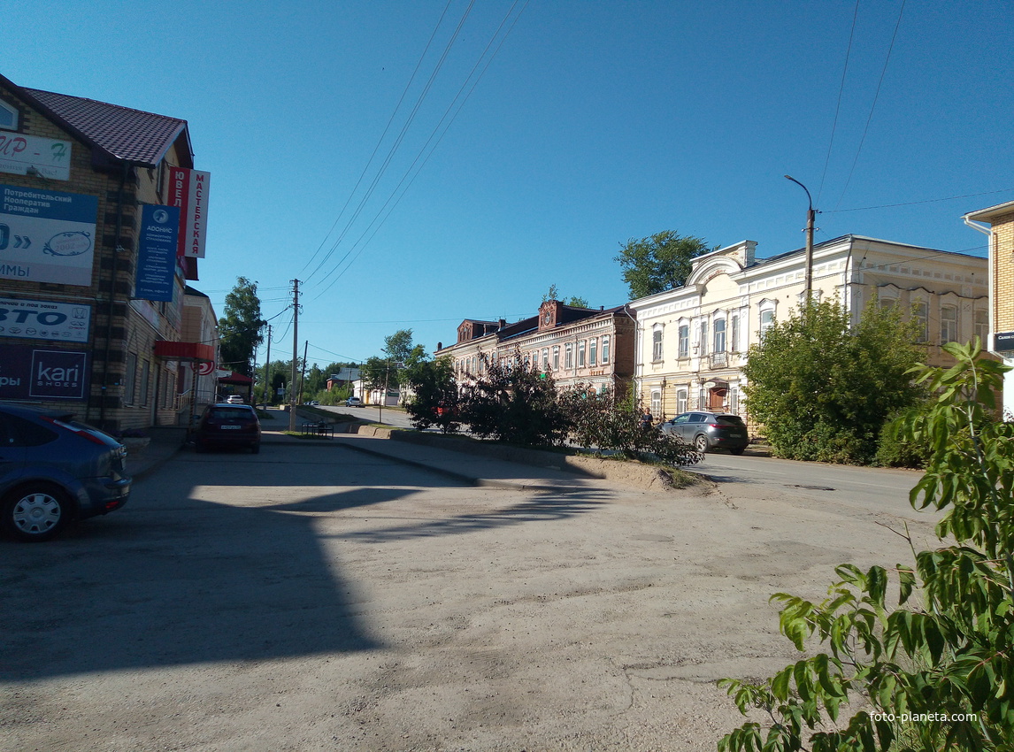 Купеческие особняки на одной из центральных улиц.