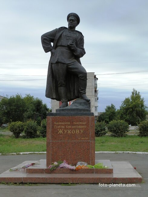 Памятник полководцу Жукову Г.К.