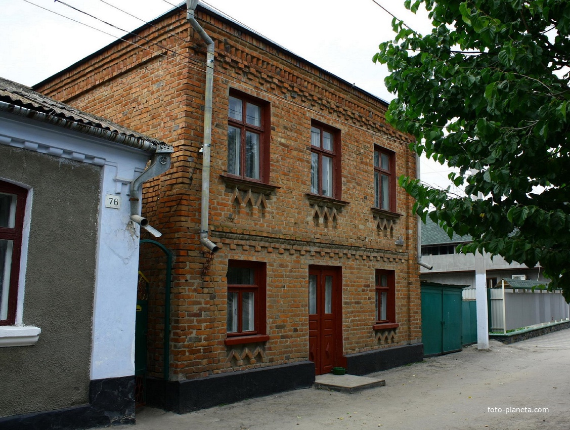 Дом по ул. Уварова 74.