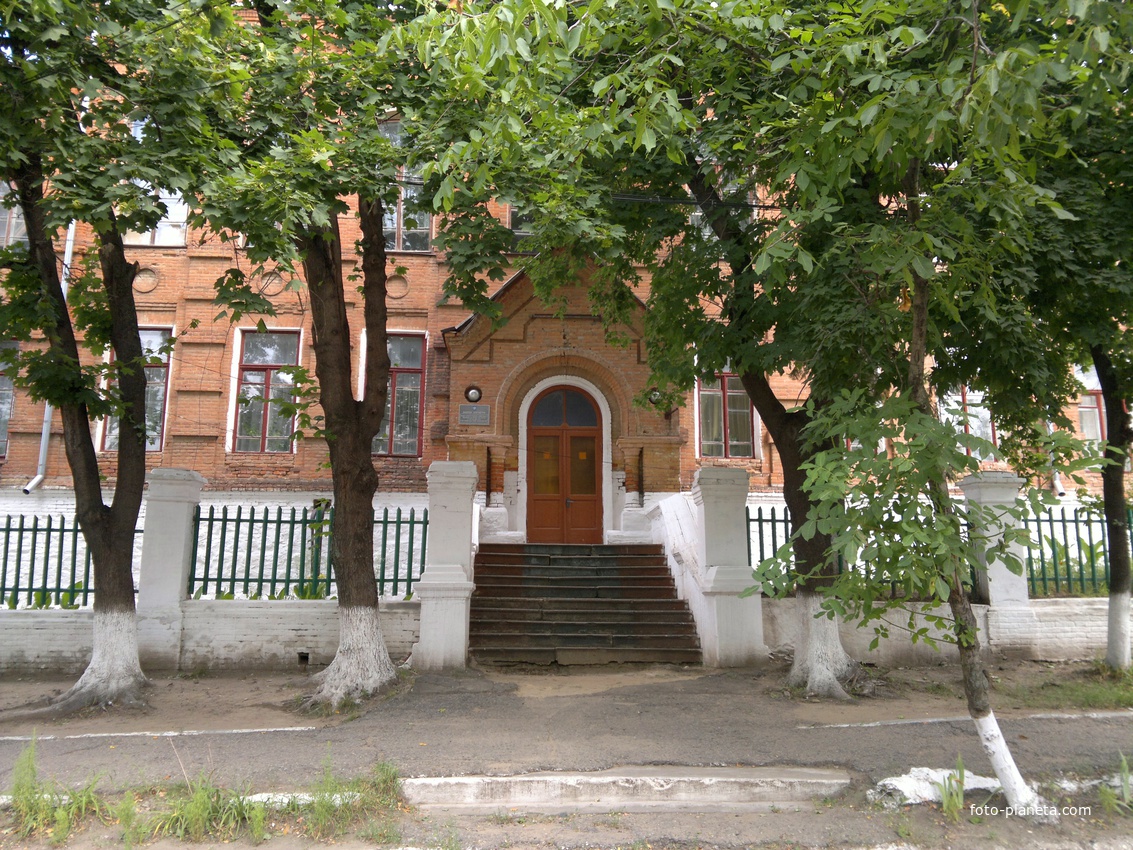Здание мужской гимназии им. Александра II.