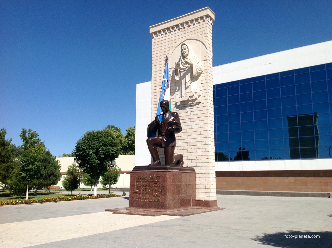 г.Ташкент 3.07.2020 парк &quot;Боевой славы&quot; монумент&quot;Клятва Родине&quot;