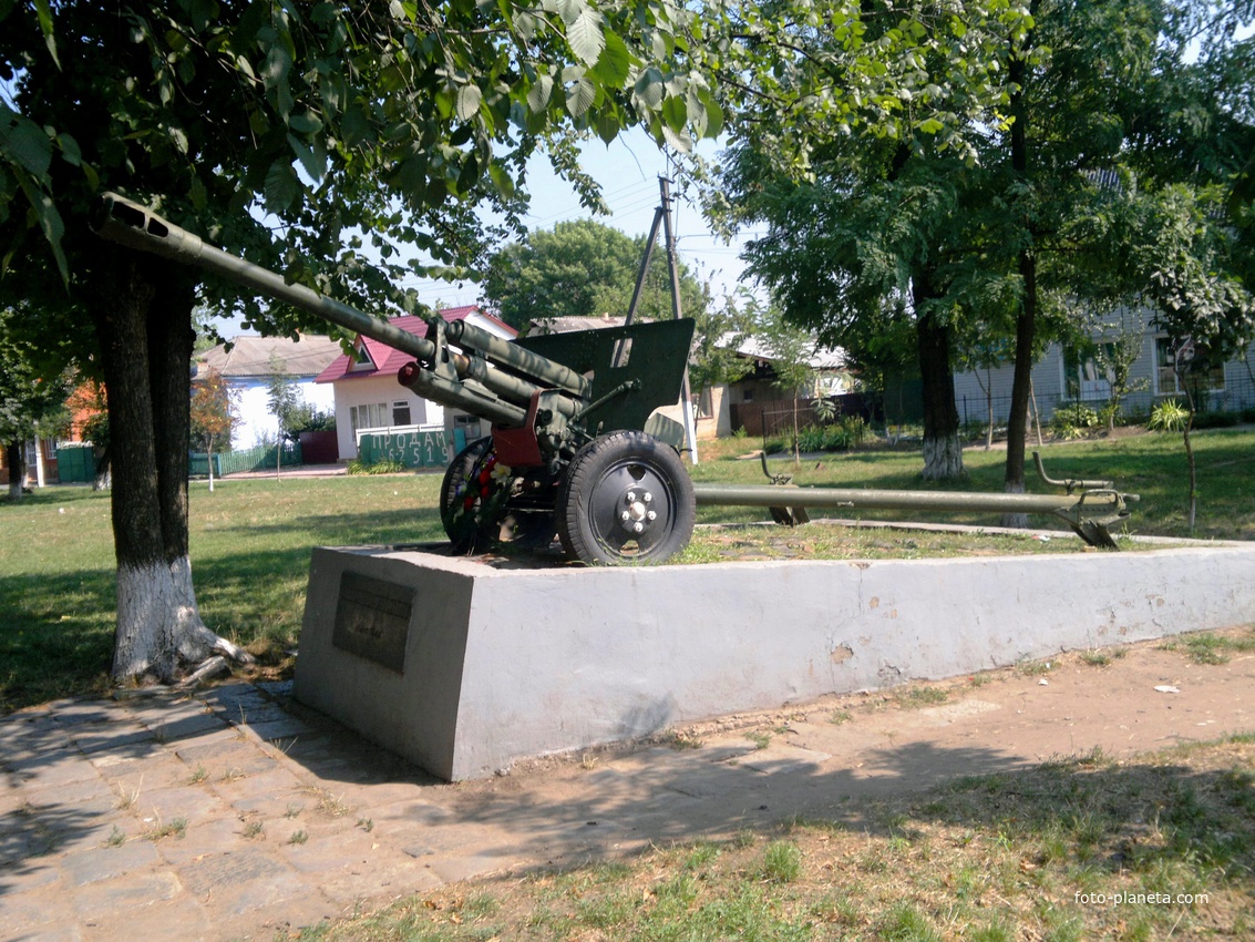 Балта. Памятник советским воинам, освободителям города.