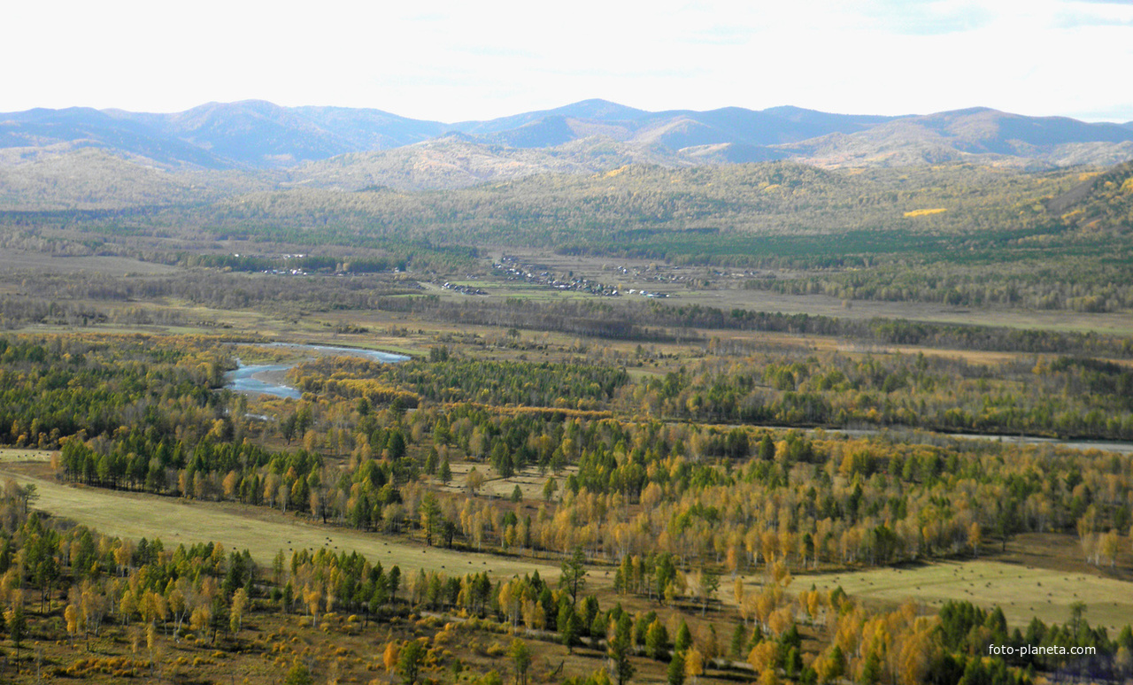 Вид на п. Гайдаровск из горной крепости Чебаки