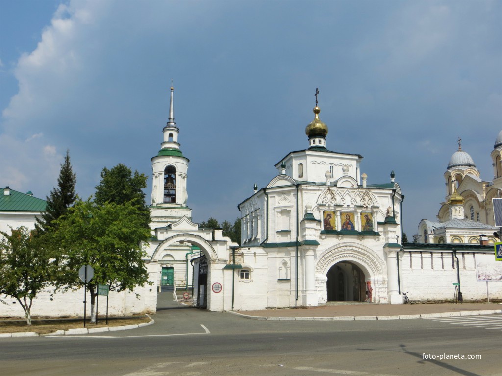 Свято- Николаевский мужской монастырь.