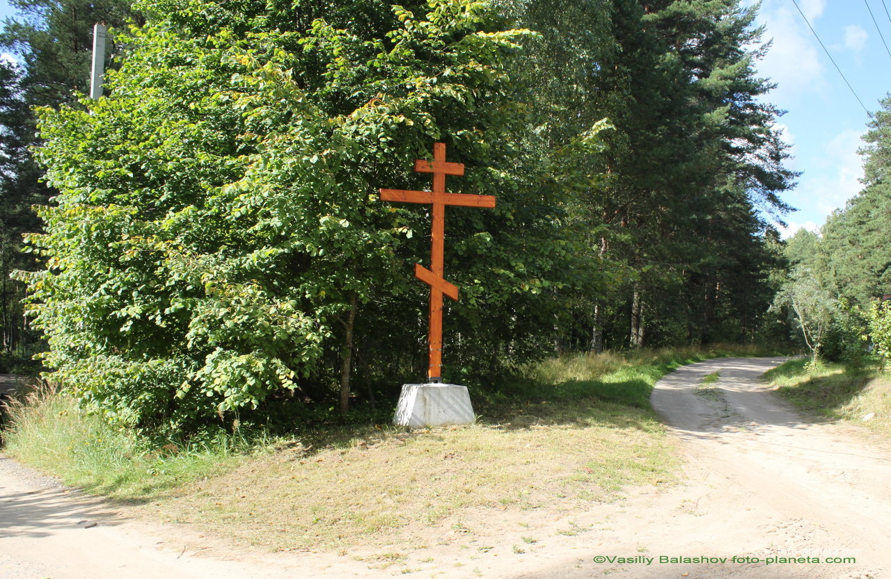 Поклонный крест на въезде в с. Воскресенье