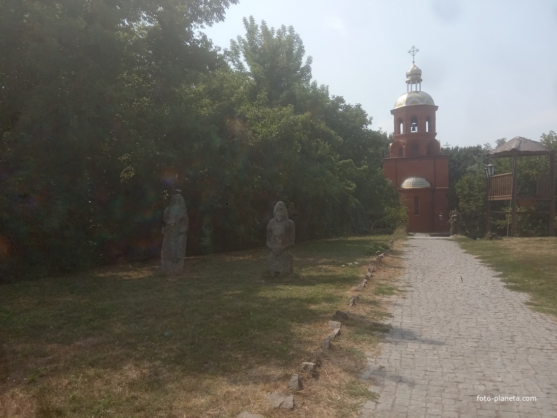 Историко-культурный комплекс 700-летний Запорожский Дуб.