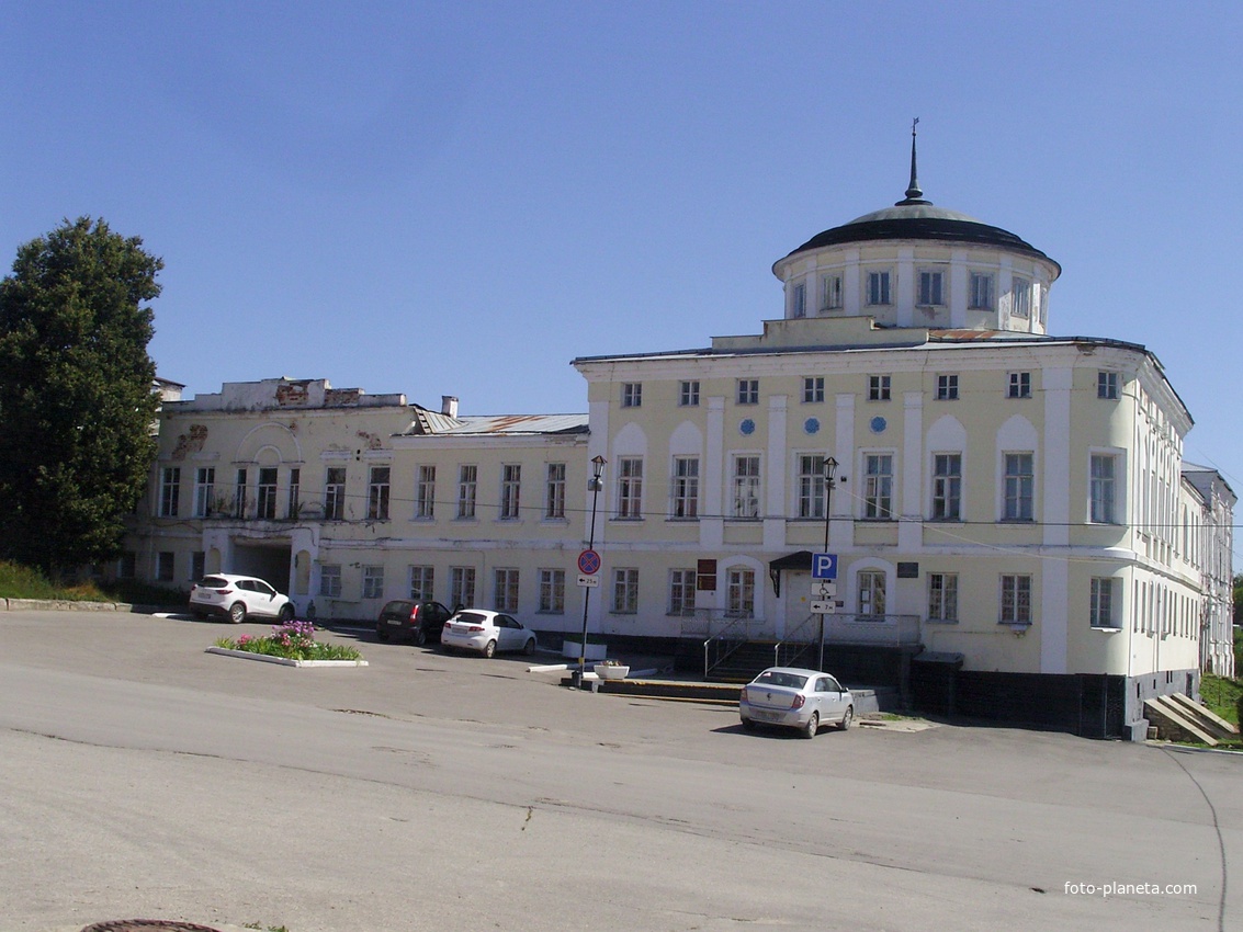 Краеведческий музей - бывший особняк купца Алянчикова