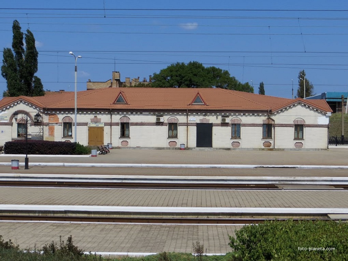 Административное здание железнодорожной станции.