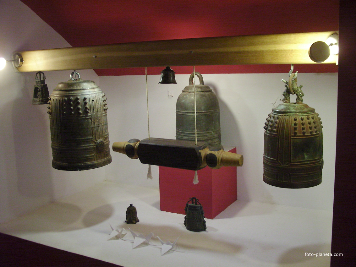 В музее колоколов. Буддийские колокола